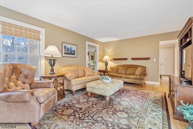 3 Beaver Brook Dr, Washington Twp., NJ 07853