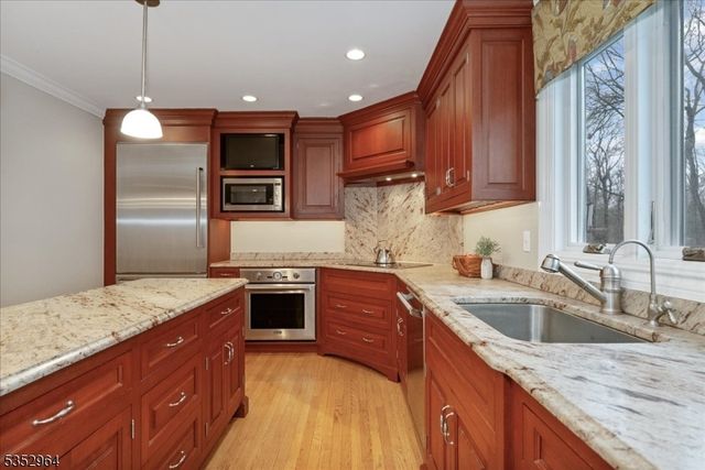 3 Beaver Brook Dr, Washington Twp., NJ 07853