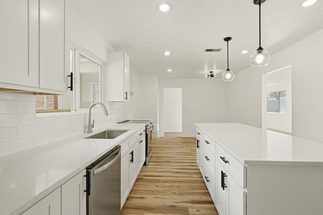 12208 Eastridge Drive NE, Albuquerque, NM 87112