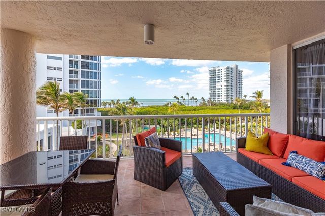 40 Seagate DR 202A, Naples, FL 34103
