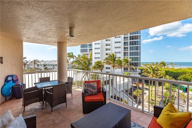 40 Seagate DR 202A, Naples, FL 34103