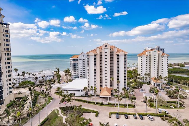40 Seagate DR 202A, Naples, FL 34103