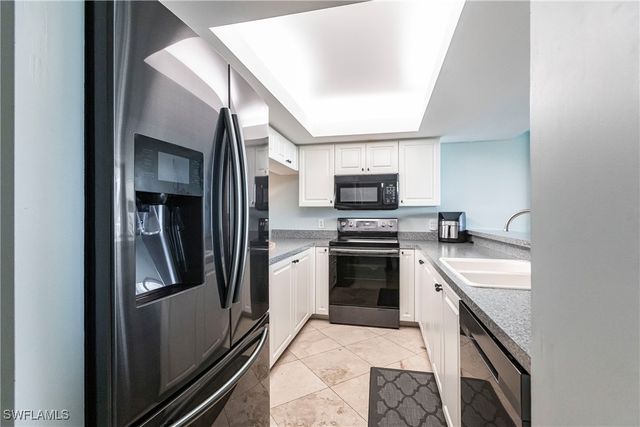40 Seagate DR 202A, Naples, FL 34103