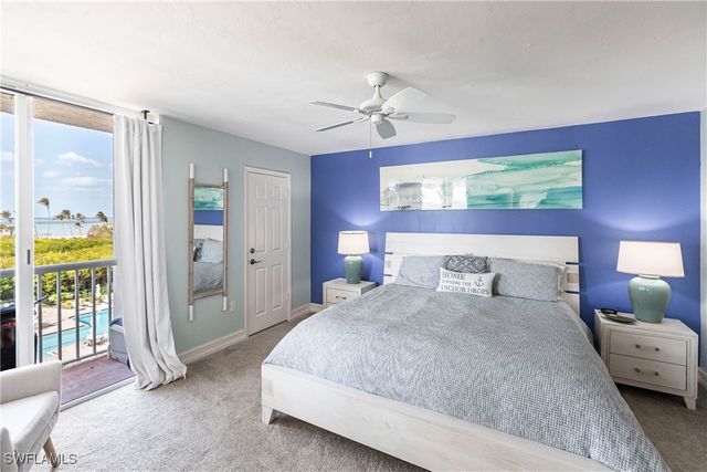 40 Seagate DR 202A, Naples, FL 34103