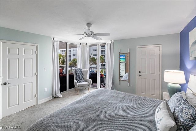 40 Seagate DR 202A, Naples, FL 34103