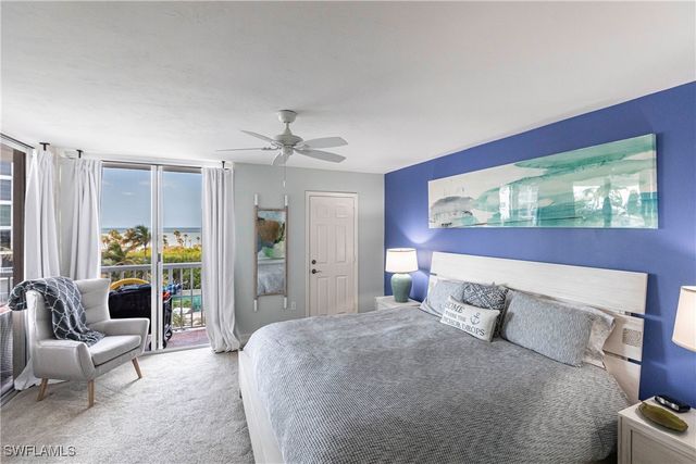 40 Seagate DR 202A, Naples, FL 34103