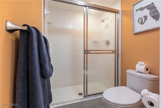 40 Seagate DR 202A, Naples, FL 34103