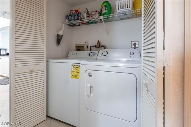40 Seagate DR 202A, Naples, FL 34103