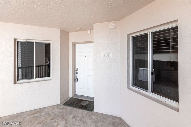 40 Seagate DR 202A, Naples, FL 34103