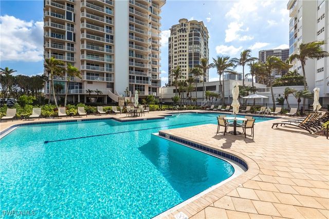 40 Seagate DR 202A, Naples, FL 34103
