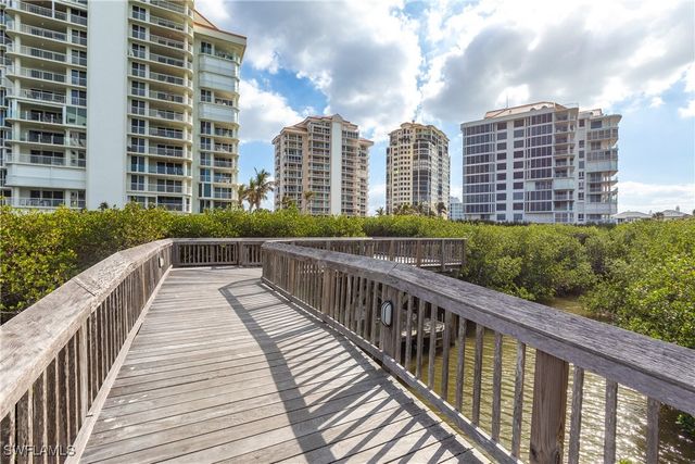 40 Seagate DR 202A, Naples, FL 34103