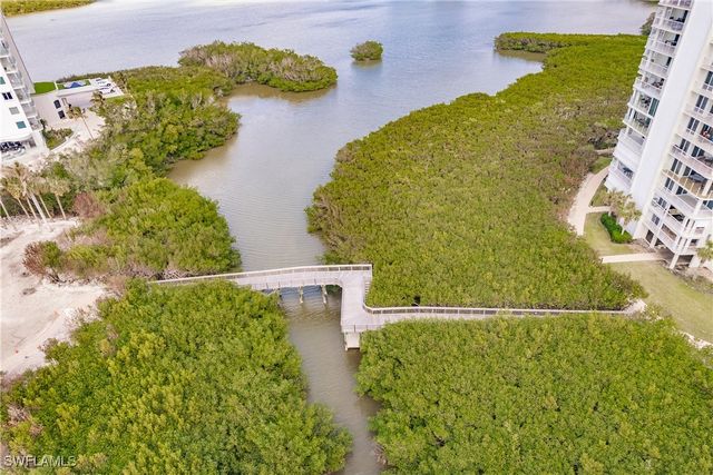 40 Seagate DR 202A, Naples, FL 34103