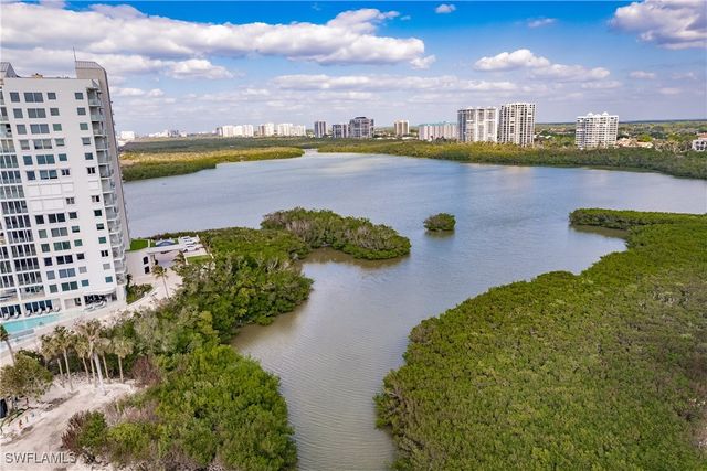 40 Seagate DR 202A, Naples, FL 34103