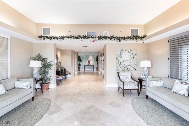 40 Seagate DR 202A, Naples, FL 34103