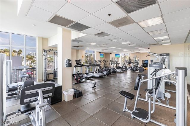 40 Seagate DR 202A, Naples, FL 34103