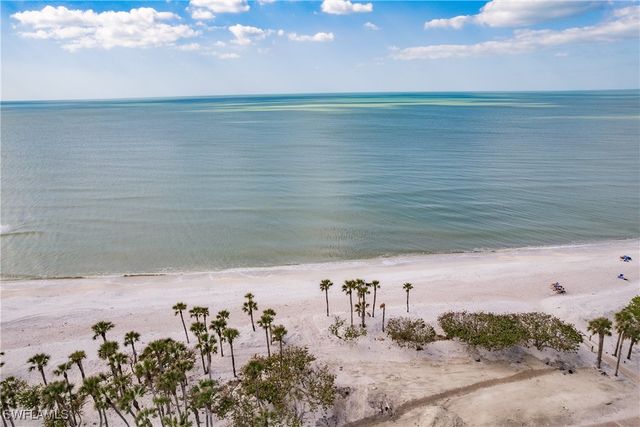 40 Seagate DR 202A, Naples, FL 34103