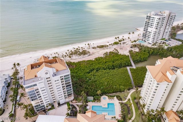 40 Seagate DR 202A, Naples, FL 34103