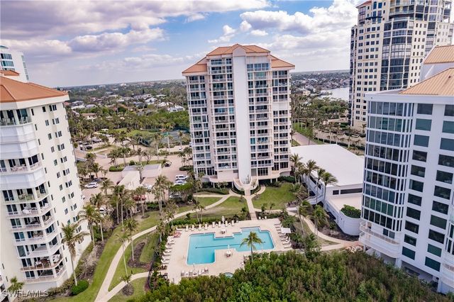40 Seagate DR 202A, Naples, FL 34103