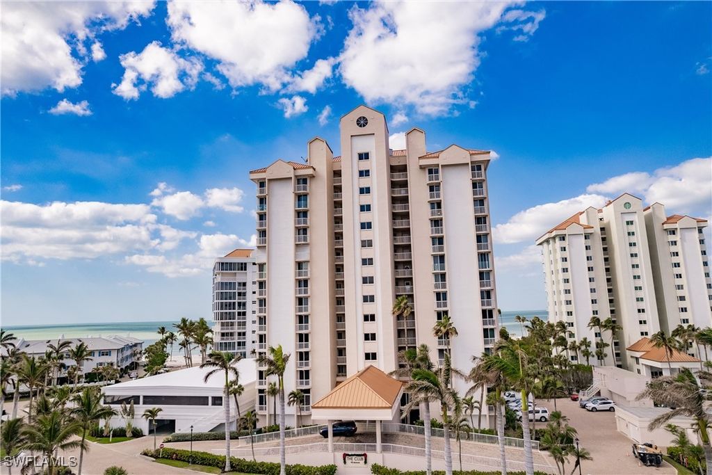 40 Seagate DR 202A, Naples, FL 34103