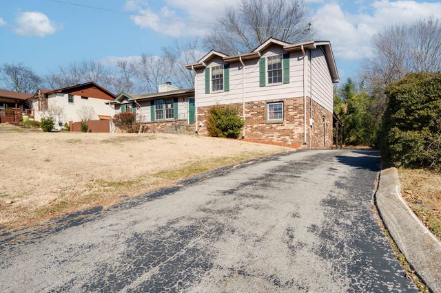 102 Valley View Ct, Hendersonville, TN 37075