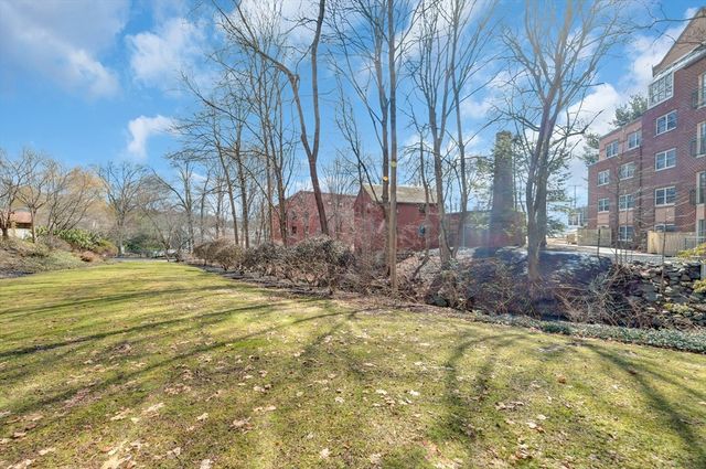 1 Watermill Pl 312, Arlington, MA 02476