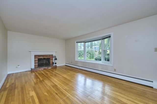 4 Hyder St, Westborough, MA 01581