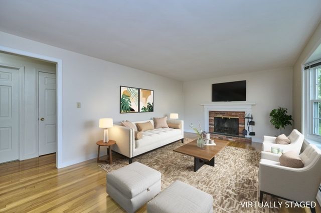4 Hyder St, Westborough, MA 01581