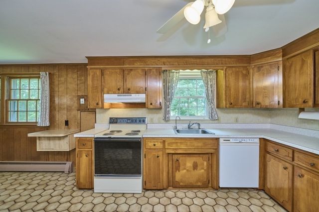 4 Hyder St, Westborough, MA 01581
