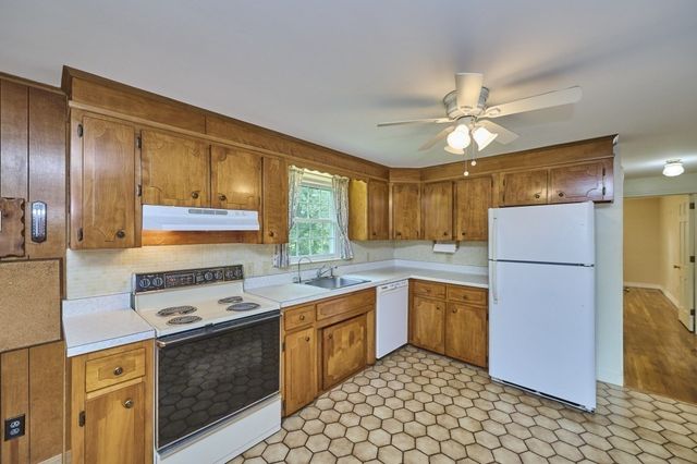 4 Hyder St, Westborough, MA 01581