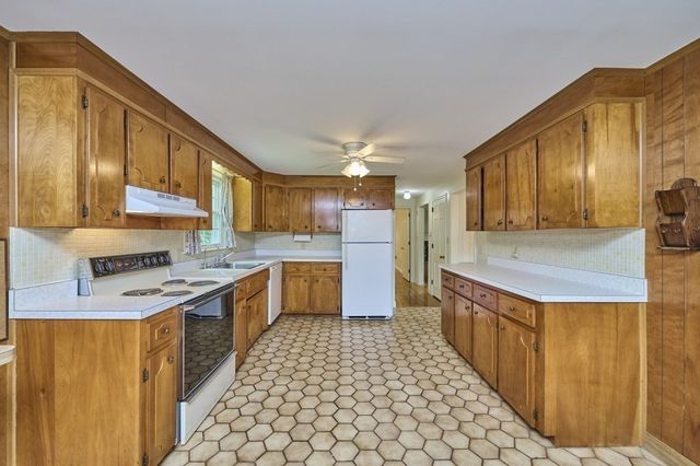 4 Hyder St, Westborough, MA 01581