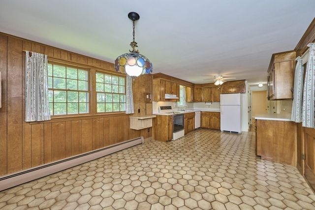 4 Hyder St, Westborough, MA 01581