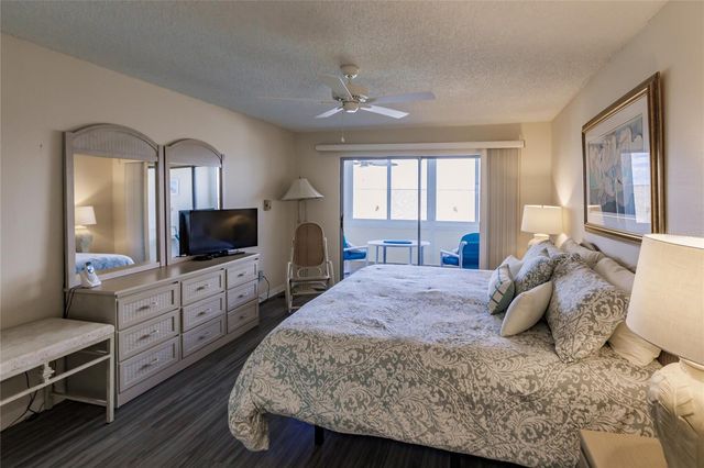 1055 W PEPPERTREE DRIVE 302AA, Sarasota, FL 34242