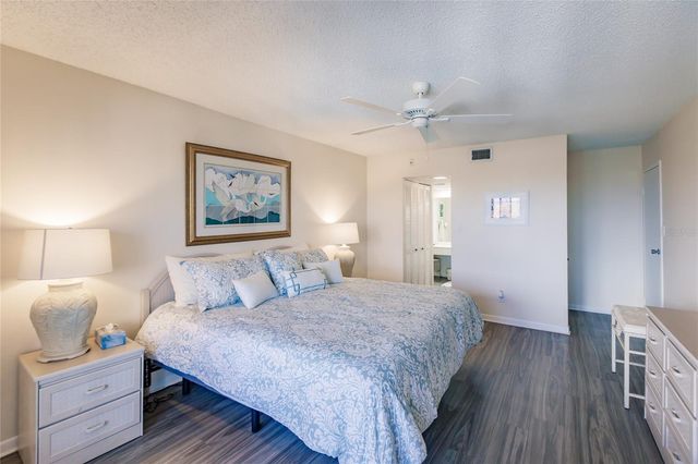 1055 W PEPPERTREE DRIVE 302AA, Sarasota, FL 34242