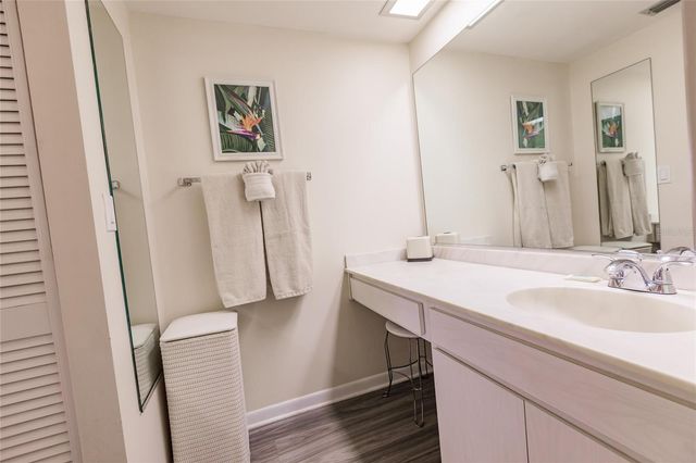 1055 W PEPPERTREE DRIVE 302AA, Sarasota, FL 34242