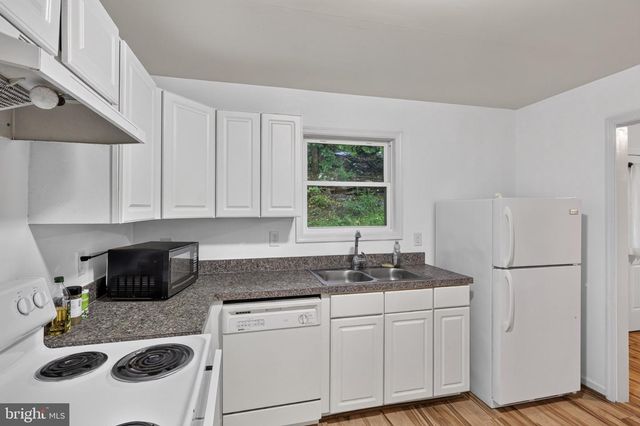 490 SPLIT RAIL RD, Front Royal, VA 22630