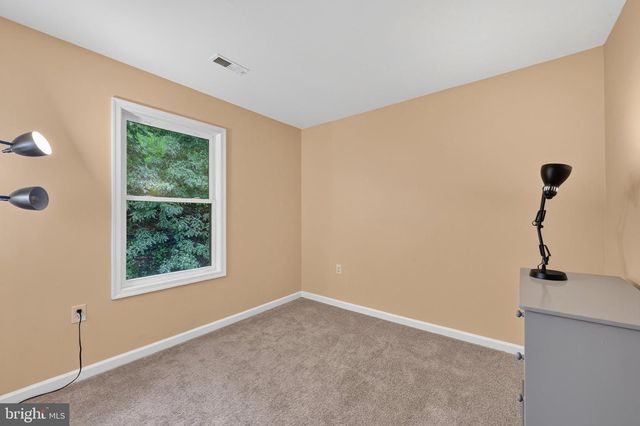 490 SPLIT RAIL RD, Front Royal, VA 22630