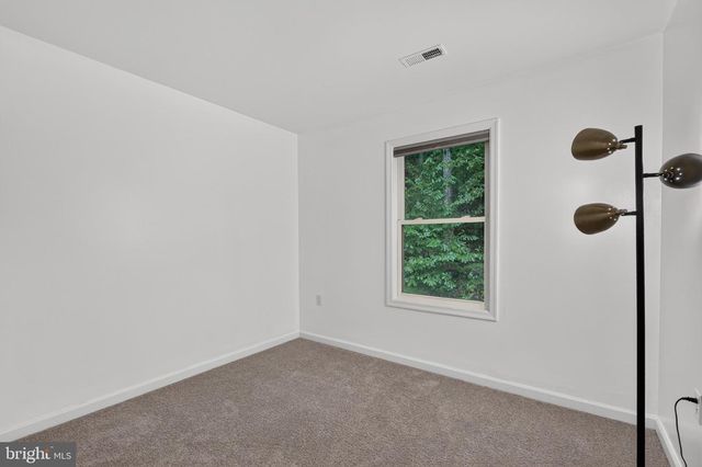 490 SPLIT RAIL RD, Front Royal, VA 22630