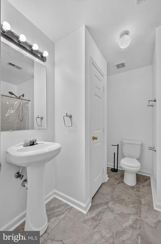 490 SPLIT RAIL RD, Front Royal, VA 22630