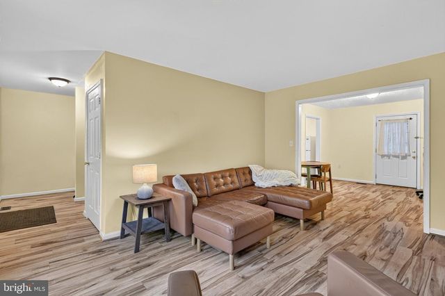 490 SPLIT RAIL RD, Front Royal, VA 22630