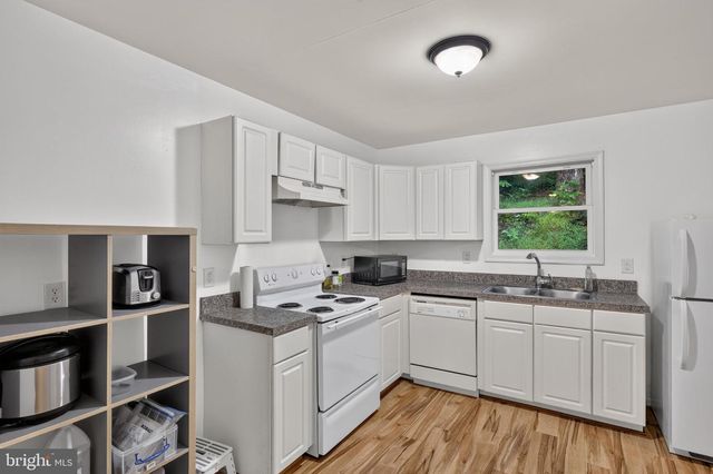 490 SPLIT RAIL RD, Front Royal, VA 22630