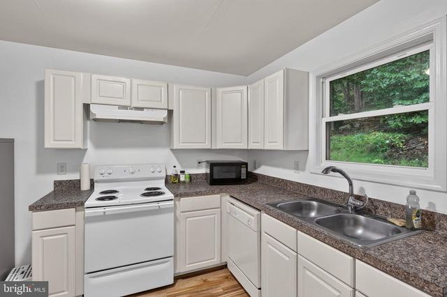 490 SPLIT RAIL RD, Front Royal, VA 22630