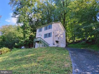 490 SPLIT RAIL RD, Front Royal, VA 22630