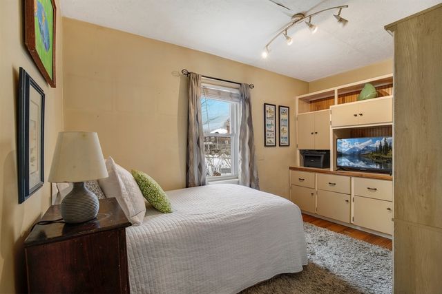 51 Chase St, Barnstable, MA 02601