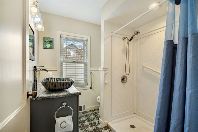 51 Chase St, Barnstable, MA 02601