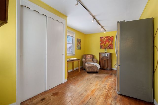 51 Chase St, Barnstable, MA 02601