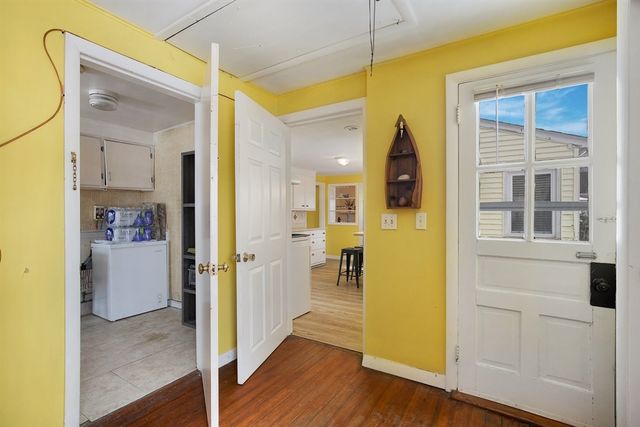 51 Chase St, Barnstable, MA 02601
