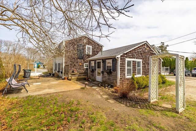 51 Chase St, Barnstable, MA 02601