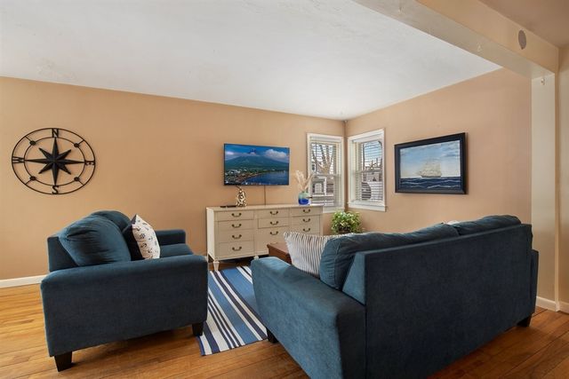 51 Chase St, Barnstable, MA 02601