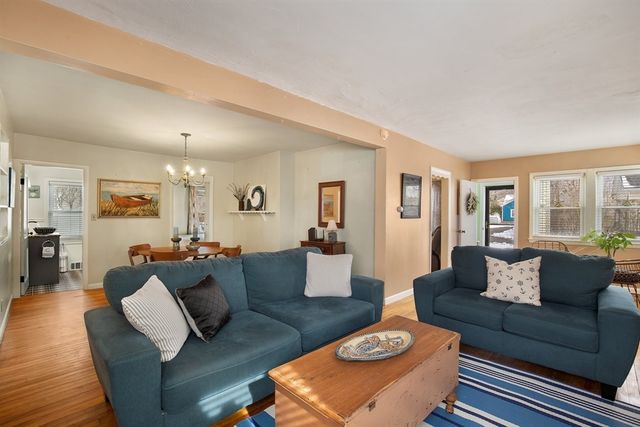 51 Chase St, Barnstable, MA 02601