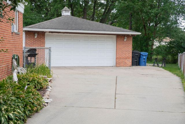 8905 Seminole, Redford, MI 48239